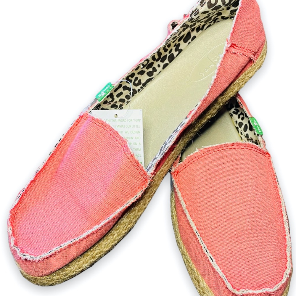 SANUK NWT SIZE 10 Fiona